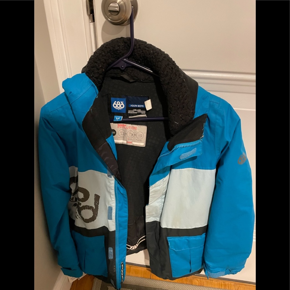 Boy’s 686 snowboarding 🏂 jacket 🧥